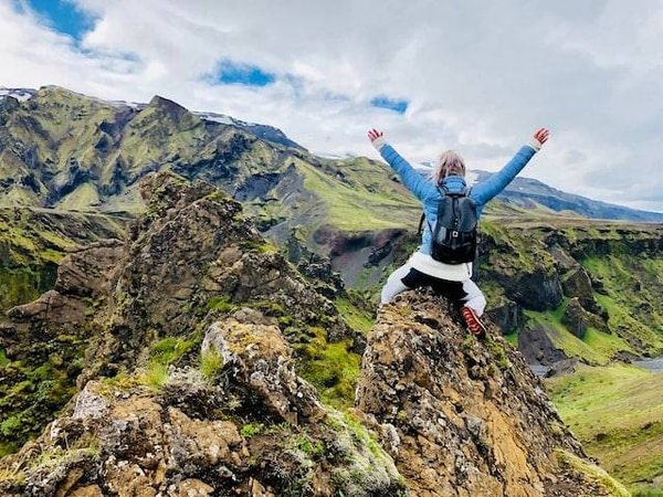 Où trouver des guides pour des randonnées en pleine nature?