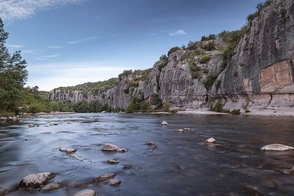 Pourquoi choisir un camping au bord du Chassezac pour des vacances éco-responsables ?